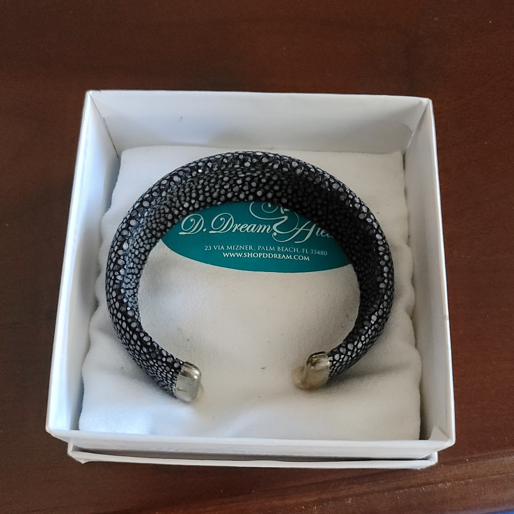 Bracelet cuff